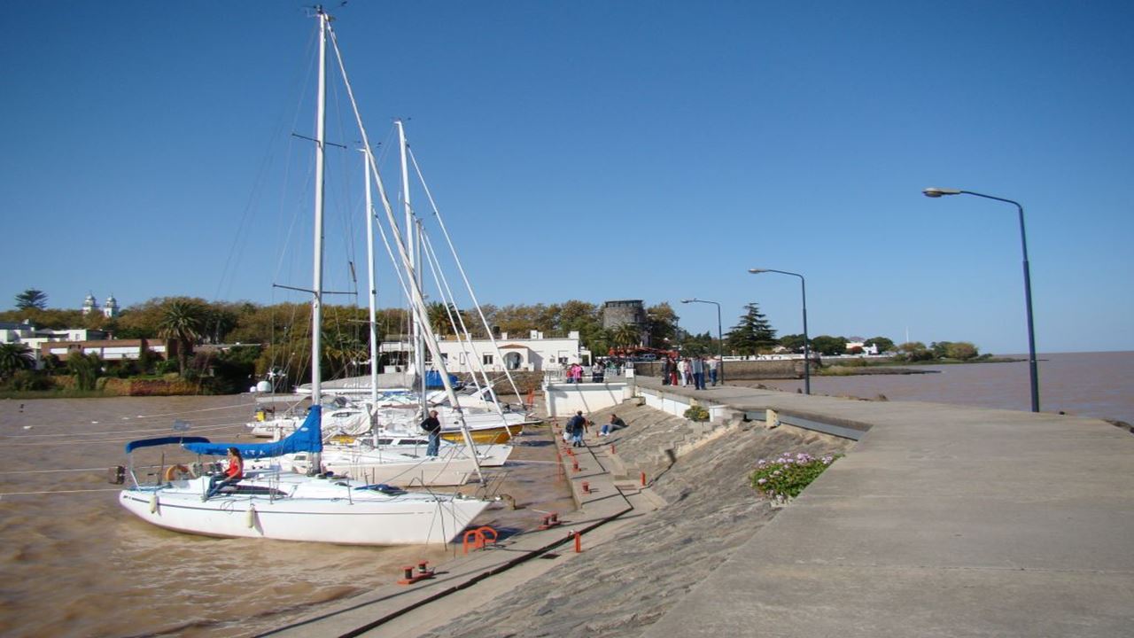 City Tour To Colonia Del Sacramento (1)